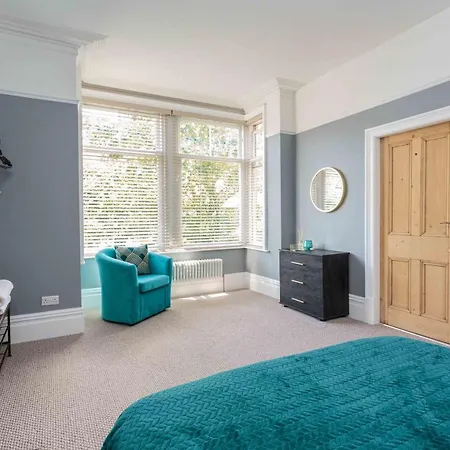 Stylish Lytham 5 Bedroom 3 Bathroom House With Hot Tub Lytham St Annes Exterior photo