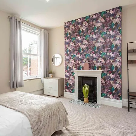 Stylish Lytham 5 Bedroom 3 Bathroom House With Hot Tub Lytham St Annes Exterior photo