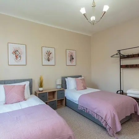 Stylish Lytham 5 Bedroom 3 Bathroom House With Hot Tub Lytham St Annes Exterior photo
