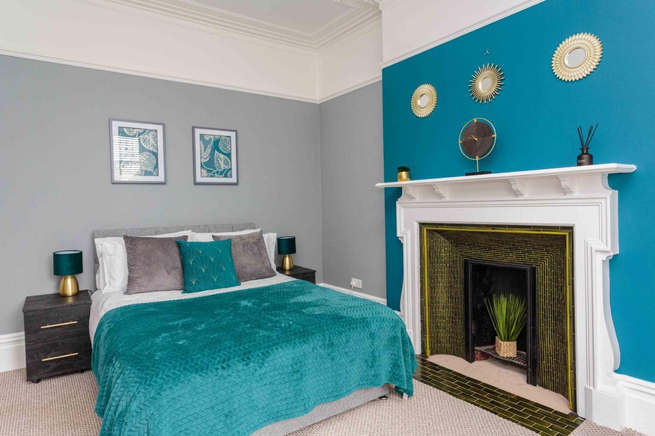 Stylish Lytham 5 Bedroom 3 Bathroom House With Hot Tub Holiday home *