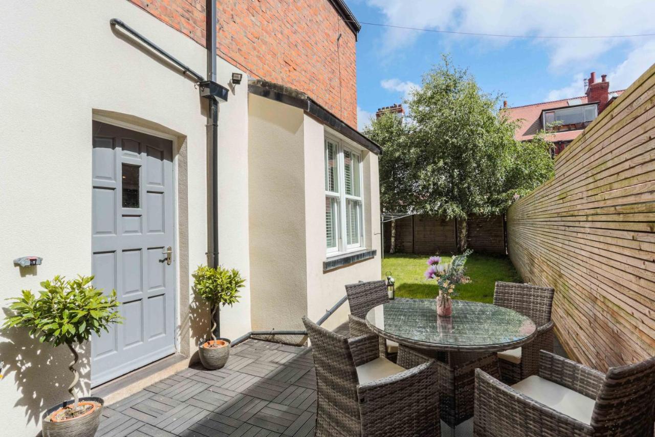 Stylish Lytham 5 Bedroom 3 Bathroom House With Hot Tub Lytham St Annes