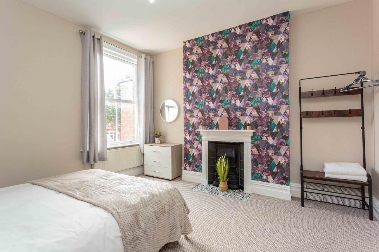 Stylish Lytham 5 Bedroom 3 Bathroom House With Hot Tub Holiday home *
