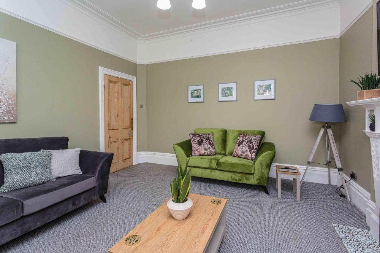 Holiday home Stylish Lytham 5 Bedroom 3 Bathroom House With Hot Tub *