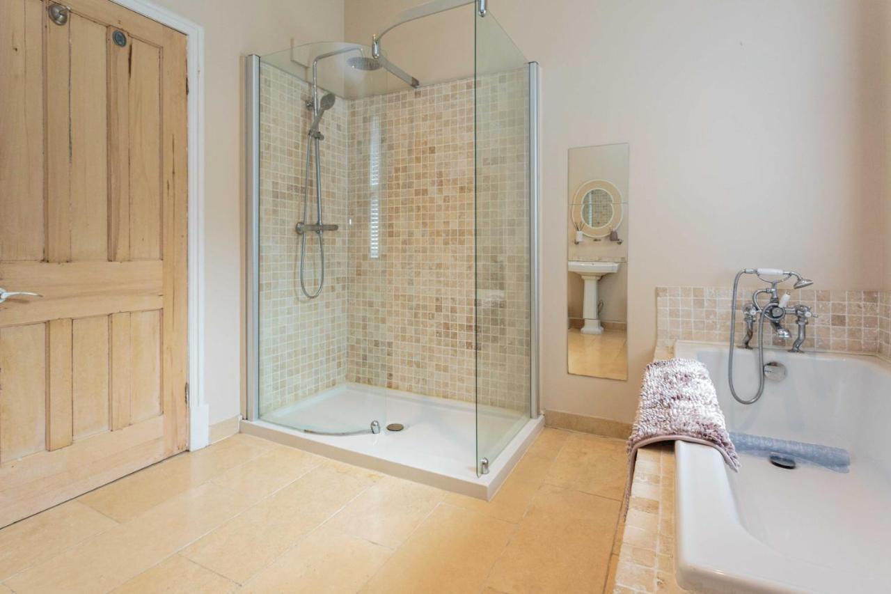 Stylish Lytham 5 Bedroom 3 Bathroom House With Hot Tub Holiday home Lytham St Annes