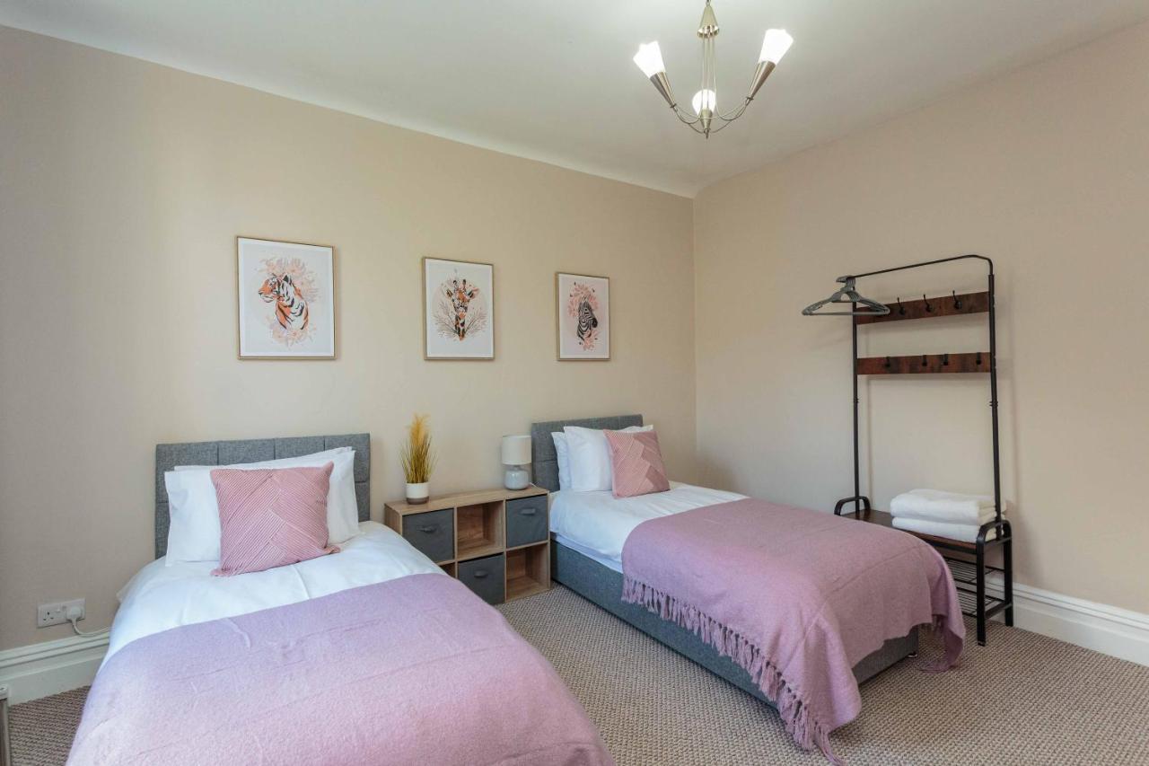 Holiday home Stylish Lytham 5 Bedroom 3 Bathroom House With Hot Tub Lytham St Annes