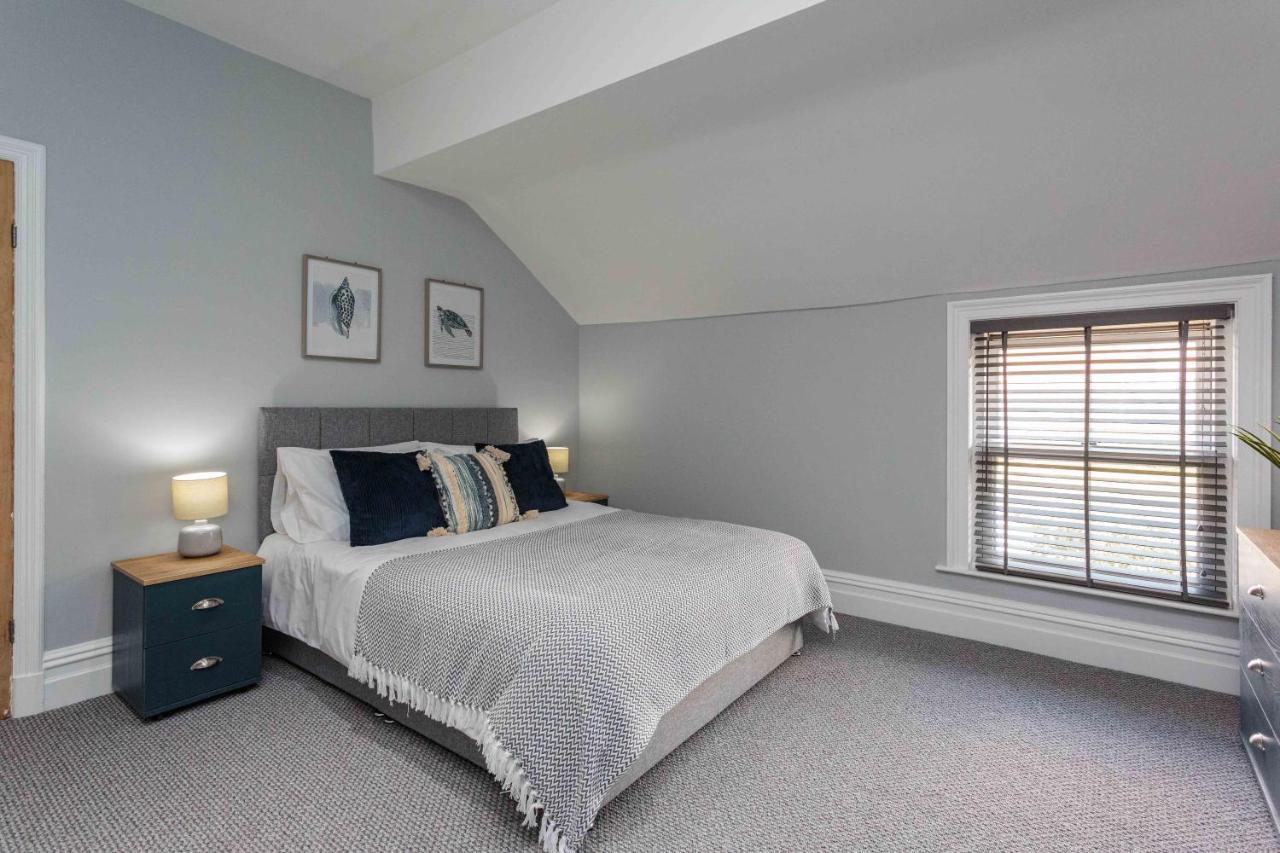 Stylish Lytham 5 Bedroom 3 Bathroom House With Hot Tub Holiday home Lytham St Annes