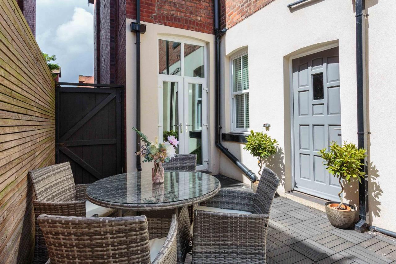 Stylish Lytham 5 Bedroom 3 Bathroom House With Hot Tub Holiday home *