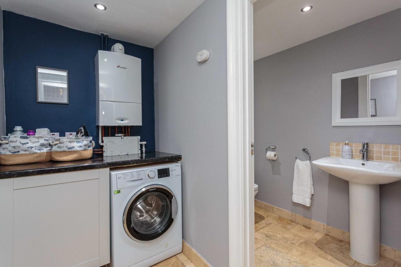 Stylish Lytham 5 Bedroom 3 Bathroom House With Hot Tub Holiday home *