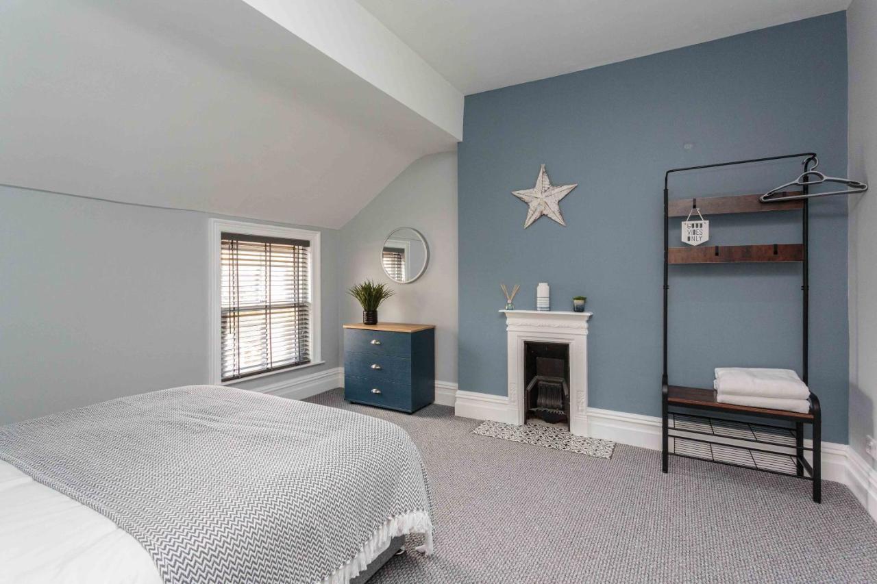 Stylish Lytham 5 Bedroom 3 Bathroom House With Hot Tub Holiday home